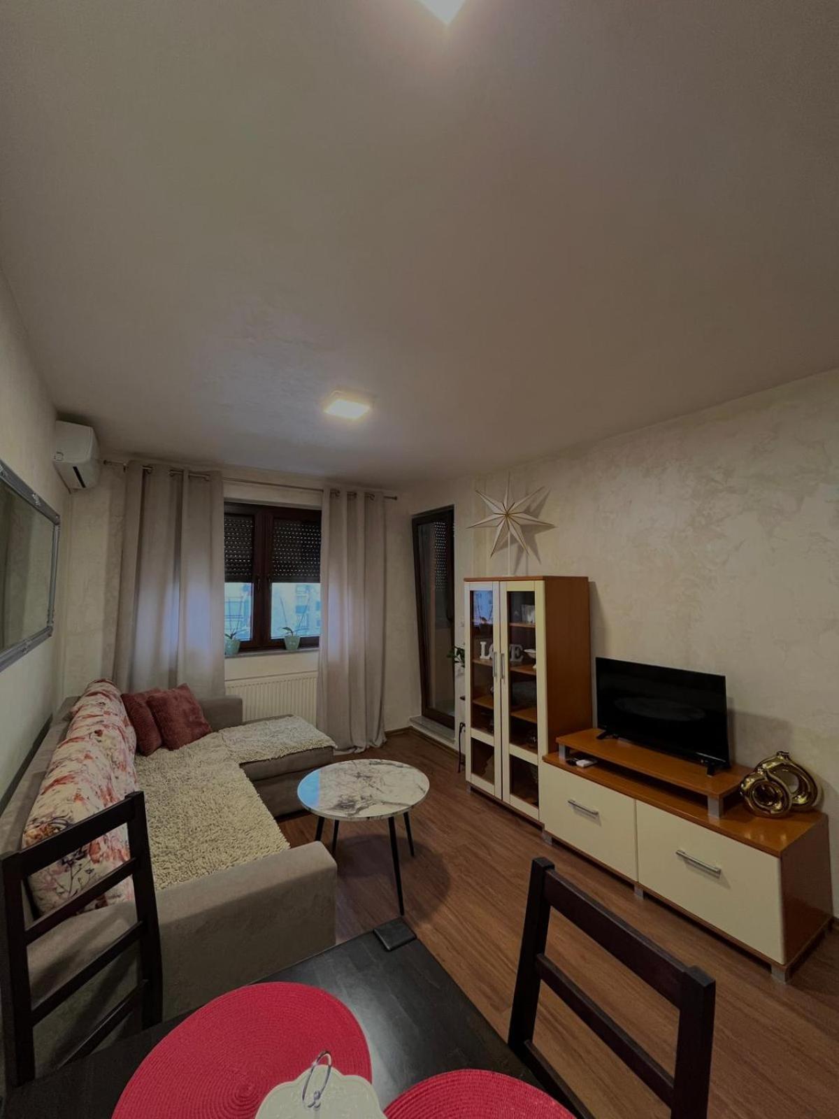Apartman Basic Doboj Eksteriør bilde